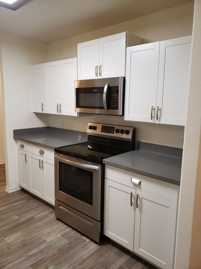 Building Photo - Spacious NISD home