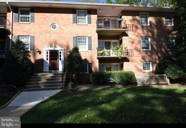Foto del edificio - 3790 Lyndhurst Dr