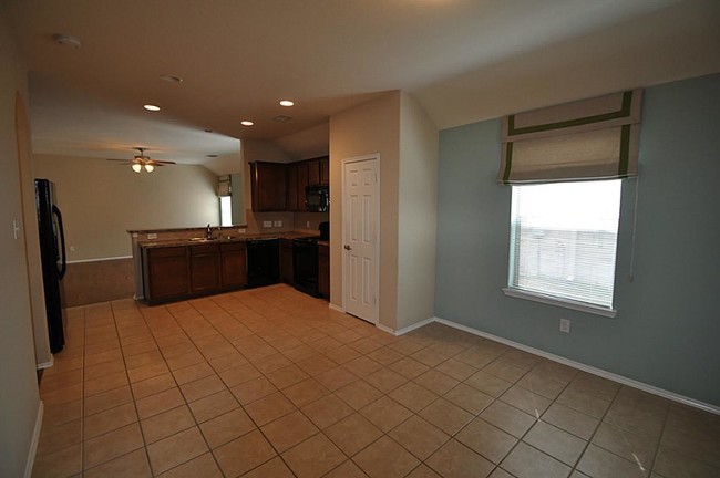 Foto del edificio - 12207 Tawney Ct