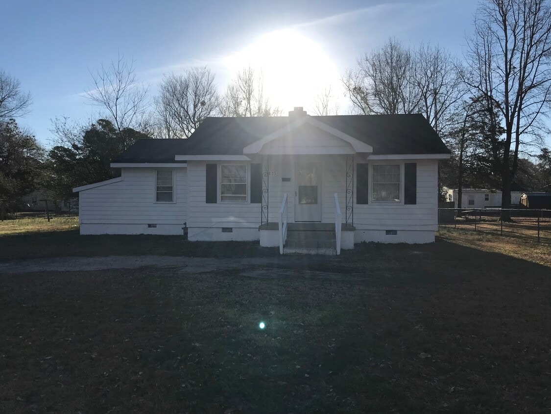 Primary Photo - 605 Larkspur Rd