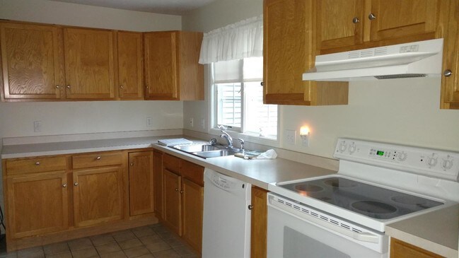 Building Photo - 107 Willow Ct