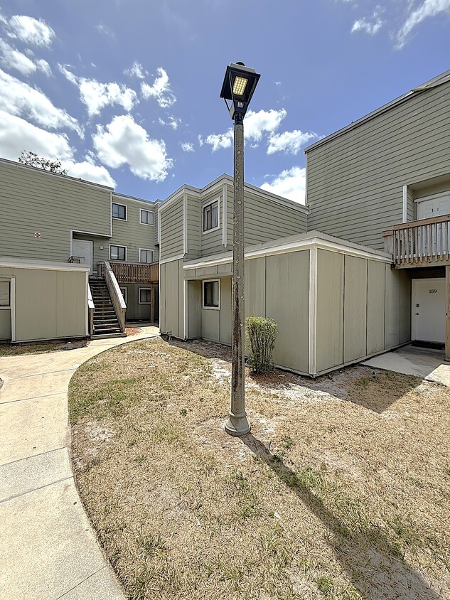 Foto principal - 157 Scottsdale Square