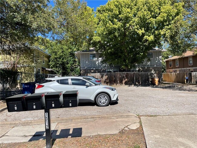 Foto del edificio - 1312 Southport Dr