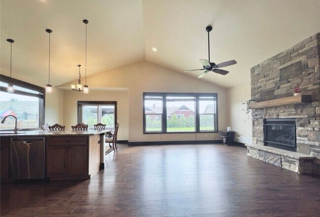 Building Photo - Charming 4-Bedroom Home with Spacious Lawn in Bozeman, MT!