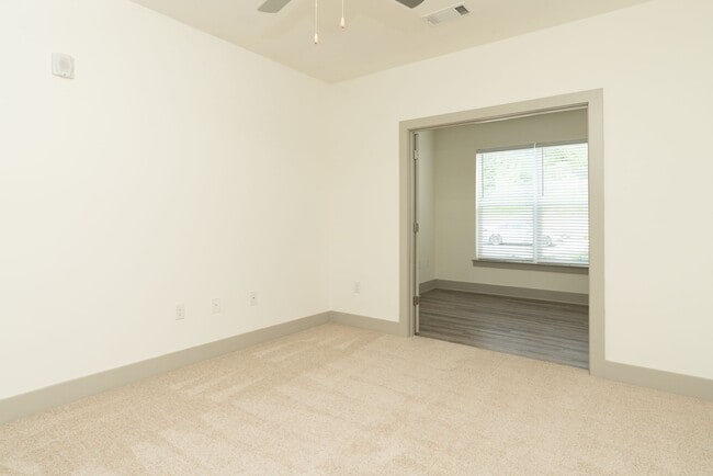 Interior Photo - Overlook at Farragut