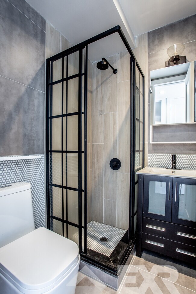 Building Photo - 35 Claver Pl
