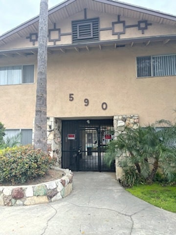 Primary Photo - 590 E Olive Ave