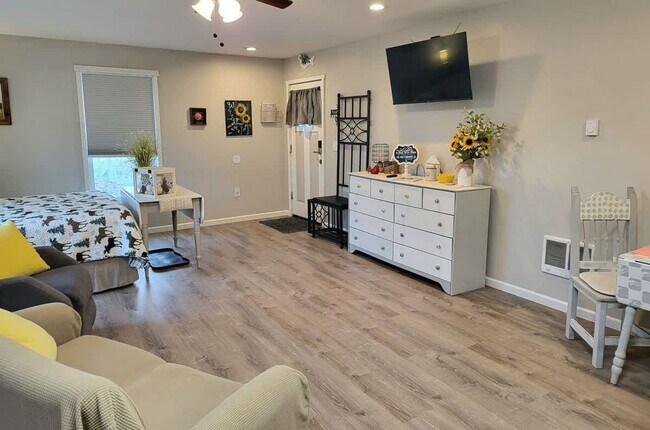 Foto del edificio - 6820 1/2 North Montana Avenue-SI ID1492821P