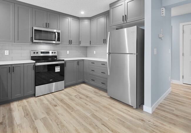 Building Photo - 1358 Erker Cres NW