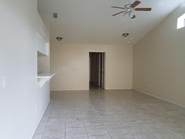 Foto del edificio - Cute 3/2.. Available Now!