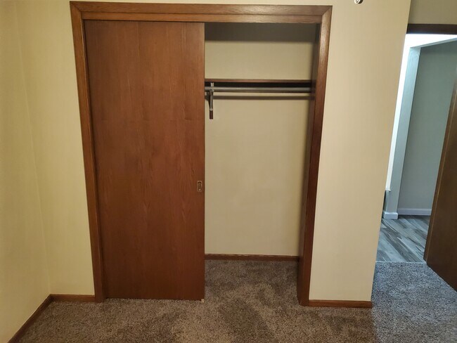 armario del dormitorio 1 - 5721 Sheridan Rd