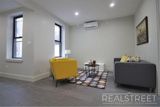 Foto del edificio - Stunning 1 Bed Near Prospect Park