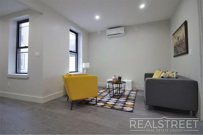 Building Photo - Stunning 1 Bed Near Prospect Park