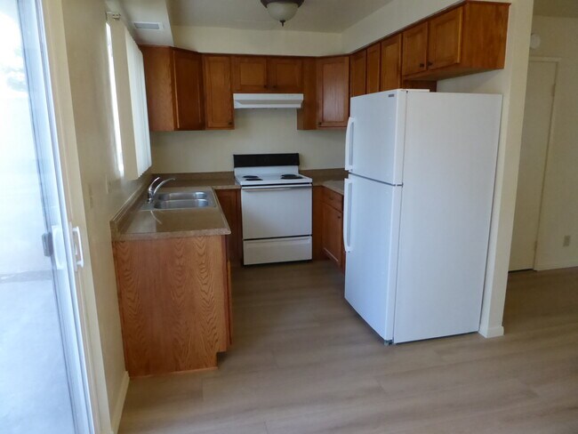 Foto del edificio - 250 Ellwood Beach Dr