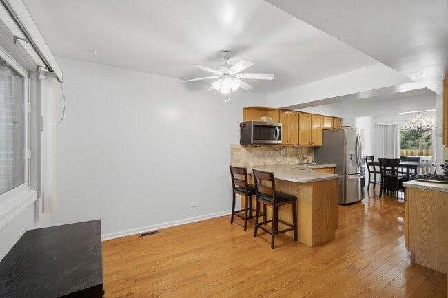 Building Photo - 411 Hickory Dr