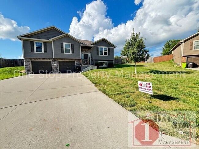 Foto del edificio - Brand NEW gorgeous 4 bedroom, 3 bath home ...