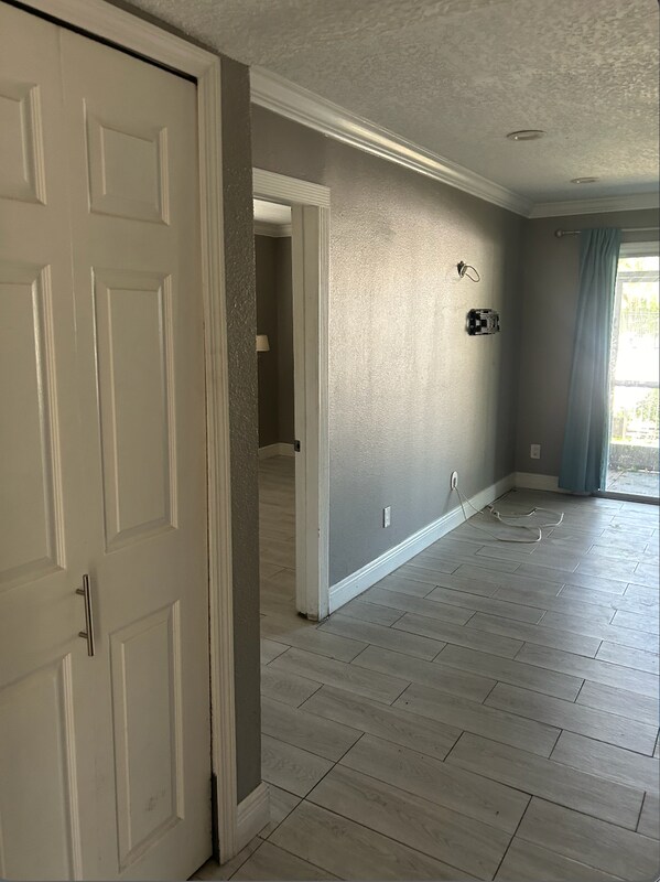 Building Photo - 6347 Newtown Cir
