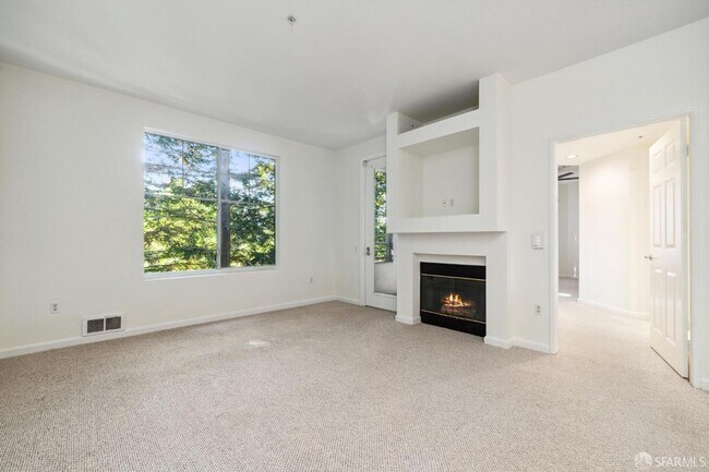 Building Photo - 220 Caldecott Ln