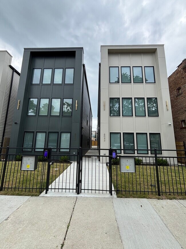 Foto del edificio - 6042 S Eberhart Ave