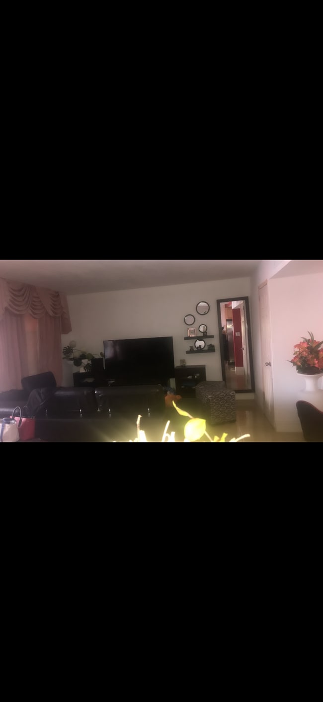 Foto del edificio - 4373 W 11th Ln