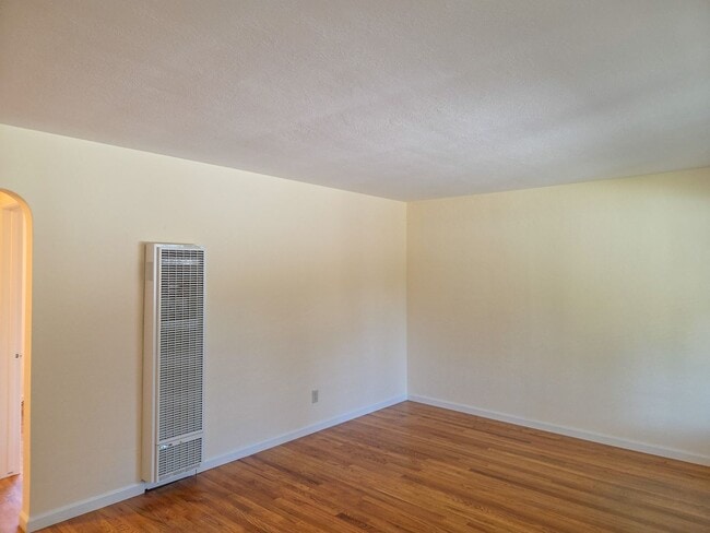 Building Photo - Sunnyvale Duplex Near Apple & Major Tech Campuses
