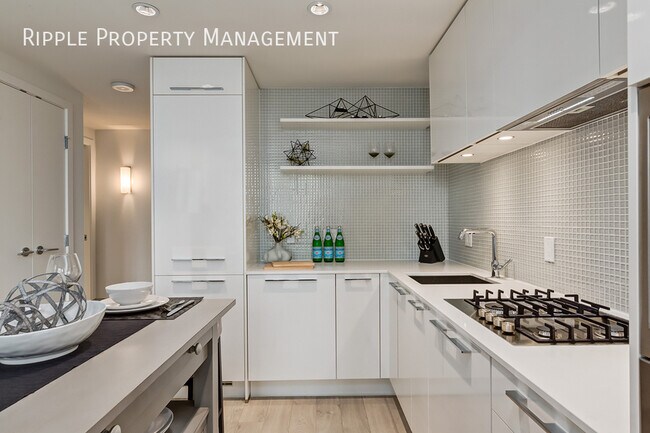 Building Photo - Modern Furnished 1 Beds, 1 Baths Condo/ Apartment | No Pets Allowed