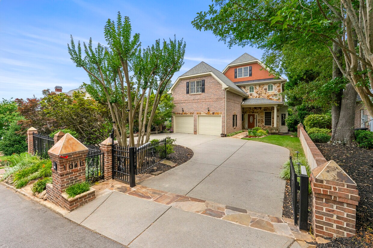 Primary Photo - 1040 Antioch Dr NE