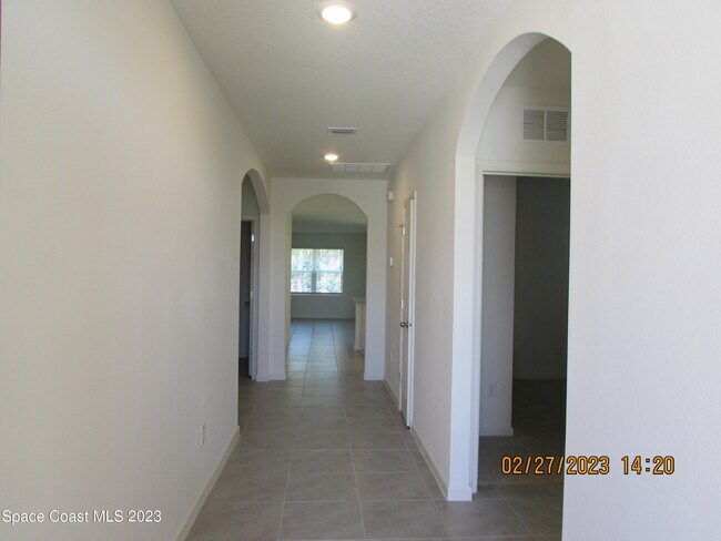 Foto del edificio - 1654 Mineral Lp Dr NW