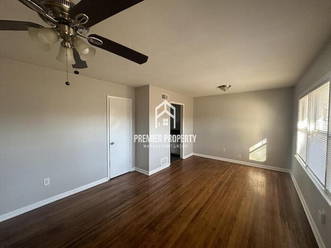 Building Photo - 1831 Danville - HALF OFF FIRST MONTH'S RENT!