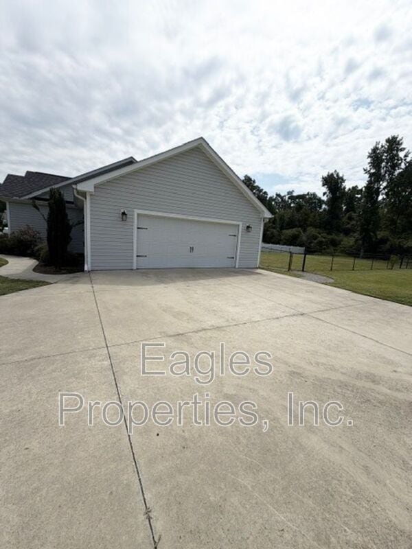 Building Photo - 328 N Landing Dr