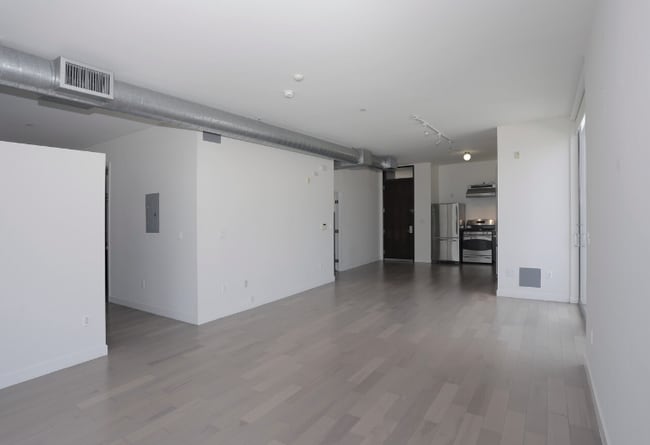 Building Photo - 5700 Melrose Ave
