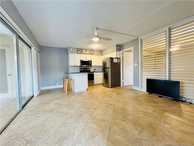 Building Photo - 11000 S Ocean Dr