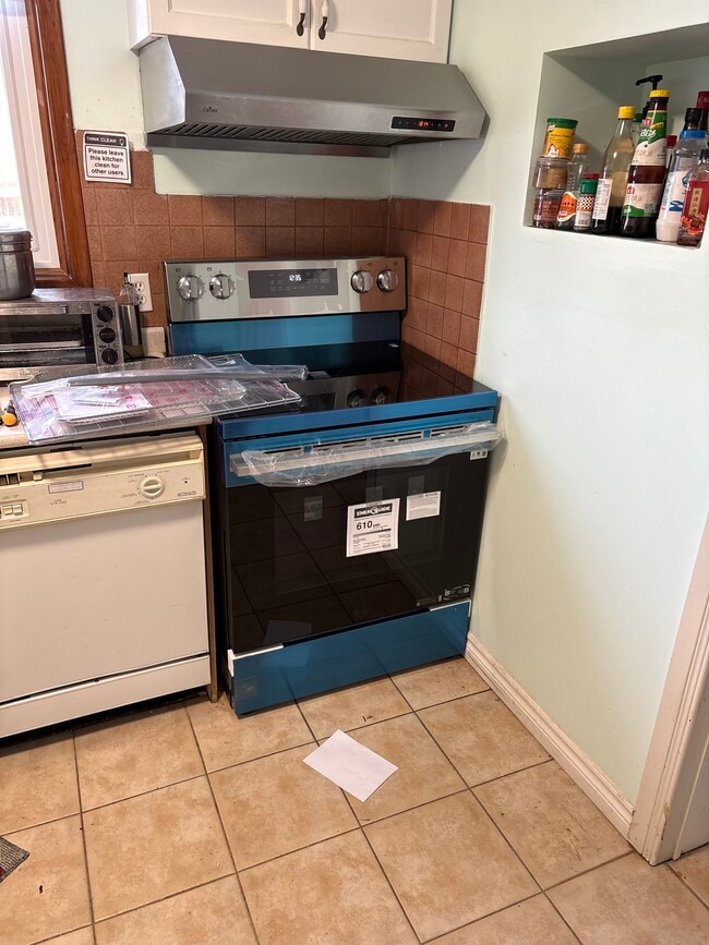 Building Photo - 24 Ward Av