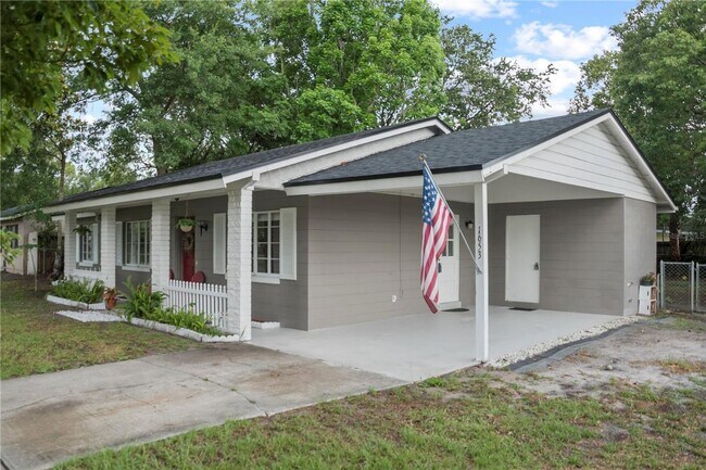 Foto del edificio - I Bedroom 2 Bath Home with Carport