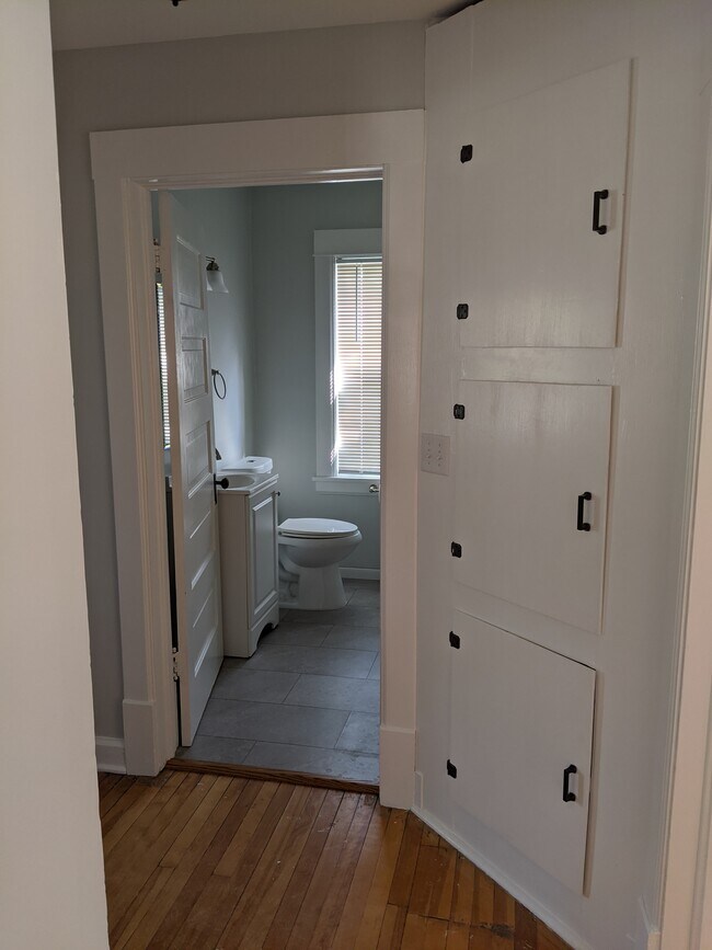 Built in cabinets - 2621 Polk St NE