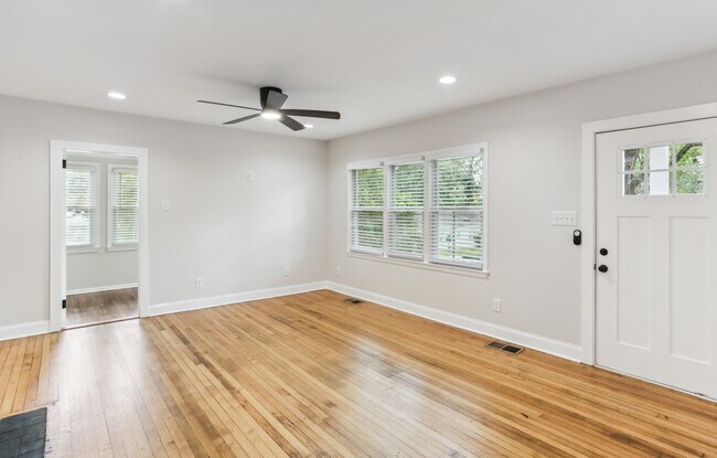 Building Photo - 596 S Evelyn Pl NW