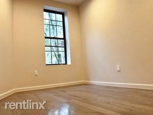 Foto del edificio - 242 Menahan St