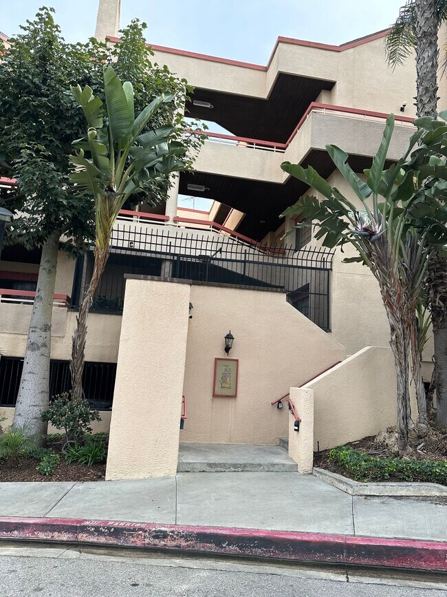 Foto del edificio - 941 W Carson St