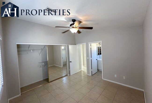 Building Photo - Updated 2 bedroom 2 bathroom rental! Quart...