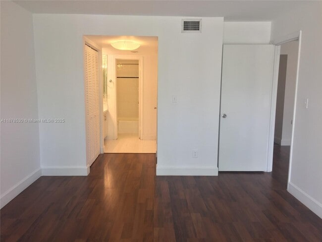 Building Photo - 9225 SW 87th Ave