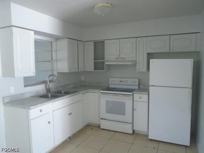 Foto del edificio - 4941 Howard St