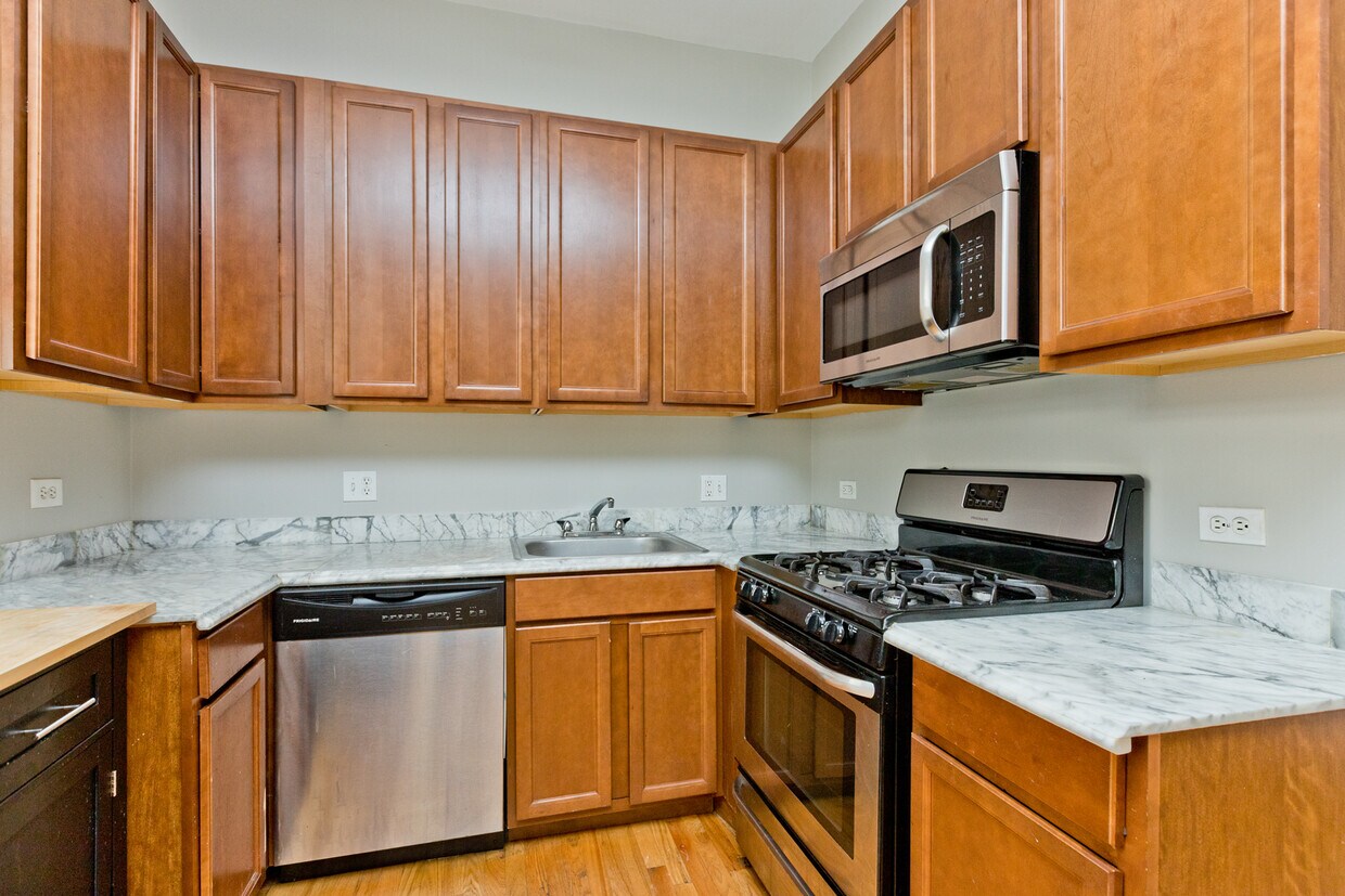 Foto principal - 2109-1 W Warner Ave