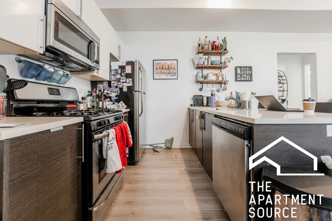 Photo - 2022 S Throop St (Chicago, IL) Apartments
