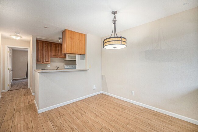 Building Photo - Quiet Ground-Floor Condo in Beautiful Arva...