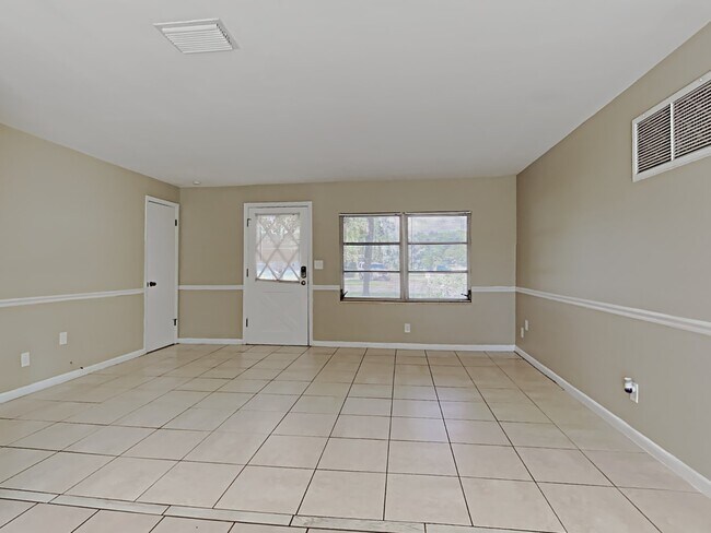 Foto del edificio - 8740 Gardenia Dr