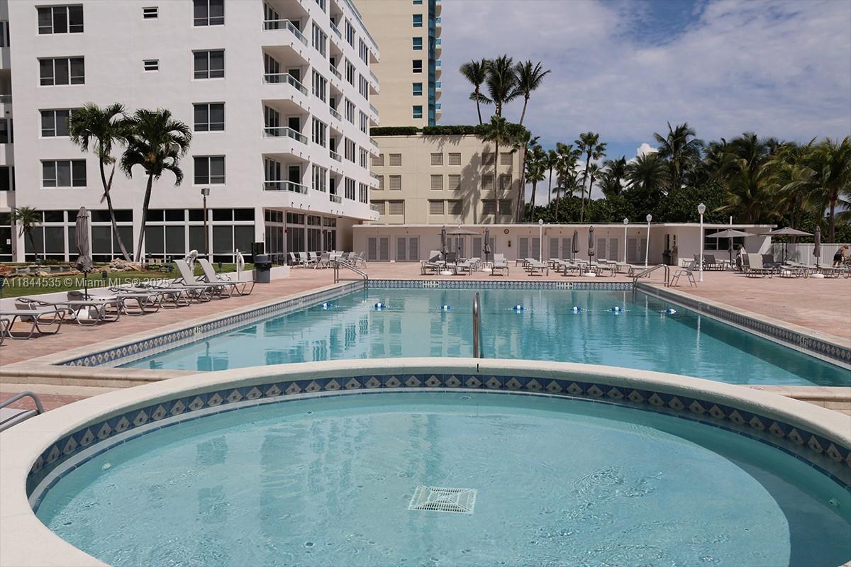 Building Photo - 5005 Collins Ave