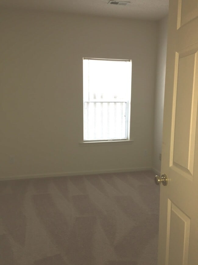 Building Photo - Willow Lakes