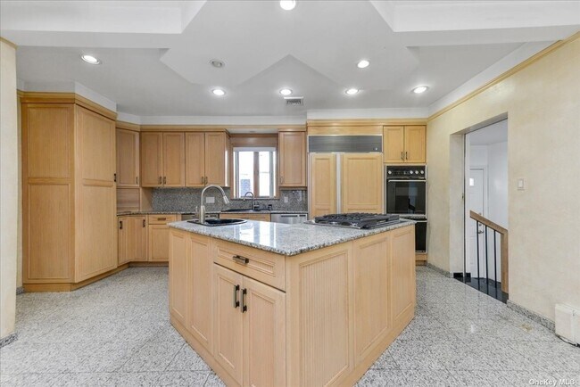 Foto del edificio - 72-23-72137 137th St