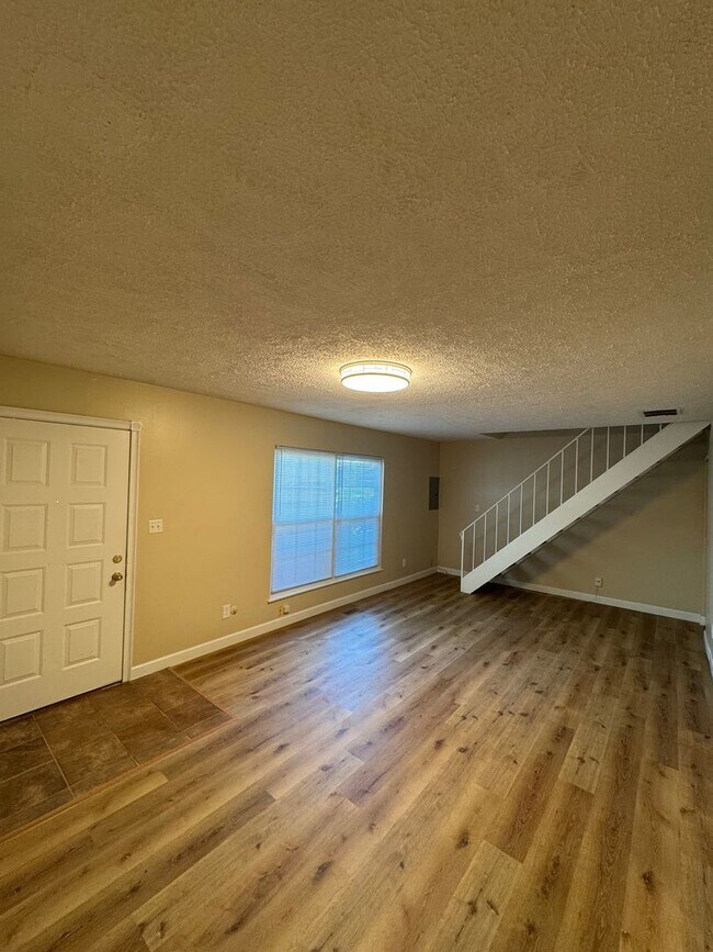 Foto del edificio - Pike Twp - 3 BR