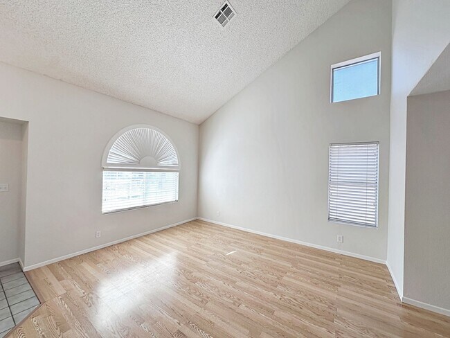 Foto del edificio - 4 BEDROOM 2.5 BATH HOME